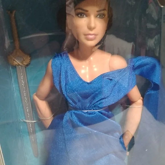 New 2016 Mattel Wonder Woman W/Sword Hidden Sheath Diana Prince